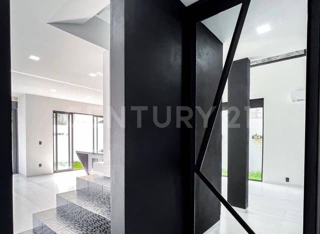 Se vende residencia con acabados de Lujo en Vía Cumbres Cancún