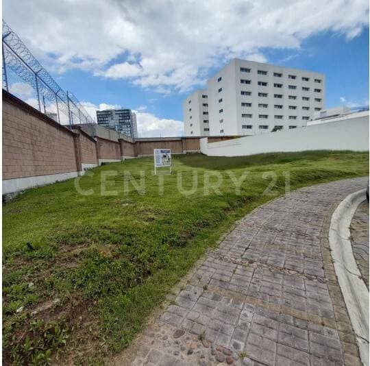 VENTA AMPLIO TERRENO CLUSTER 555,LOMAS ANGELÓPOLIS I,PUEBLA