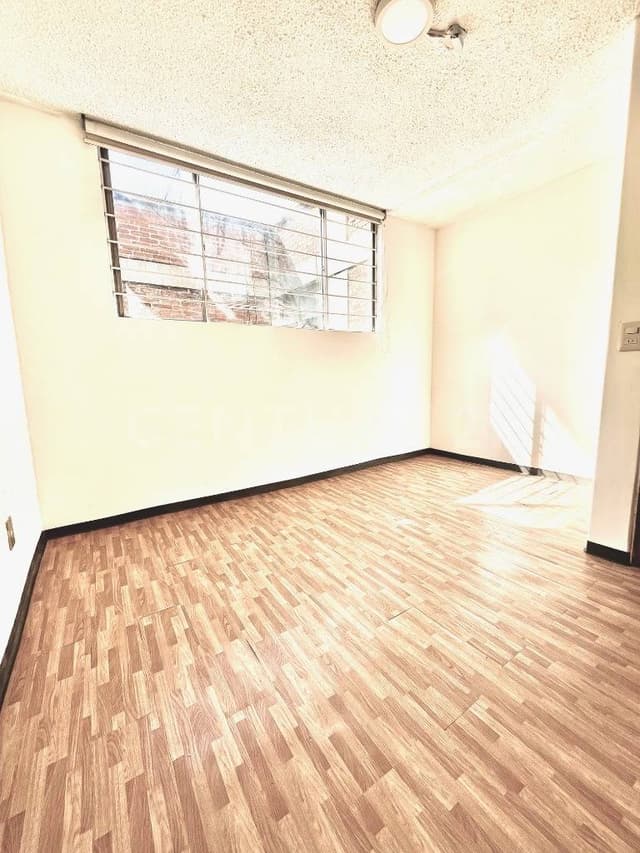 En parte baja de las Aguilas, a meda calle de Periferico Sur