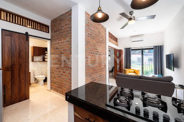 Edificio Breezes Remance, Unidad 2B