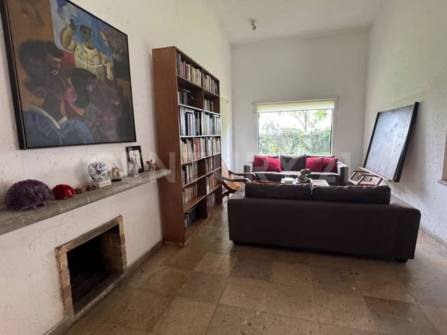 En calle Cda a media cuadra de Av Contrreras