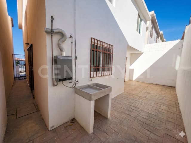 Casa de 3 recámaras en privada segura a excelente precio, amueblada | Los Cabos