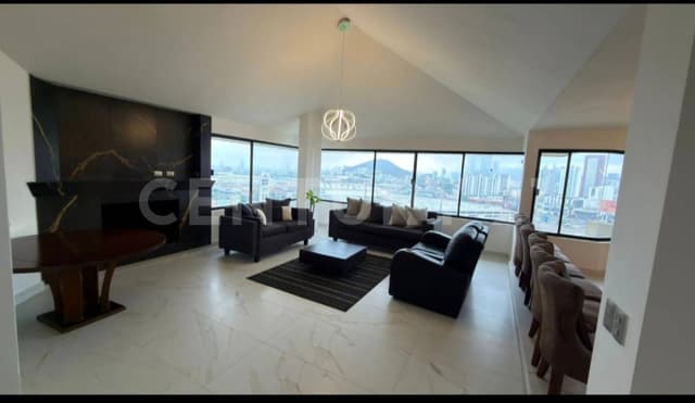 CASA EN VENTA REMODELADA EN COL. COLINAS DE SAN JERONIMO EN MONTERREY