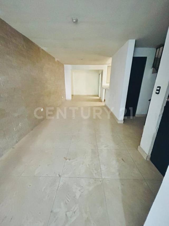 CASA EN VENTA EN COL. VILLAS SAN HUMBERTO EN SANTA CATARINA