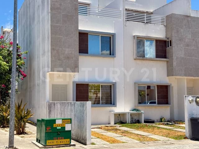 Casa en venta en Paseo Los Olivos III, Playa del Carmen