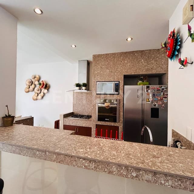 Casa familiar en Venta con Alberca - Residencial Arbolada