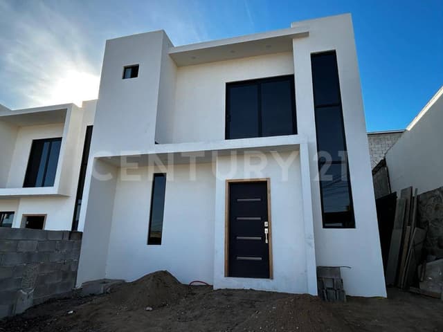 Casa Nueva en Venta en Prolongacion Azteca, Ensenada, Baja California