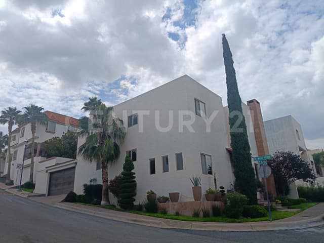 Residencia en Venta en Fracc. Valle del Angel en Chihuahua, Chihuahua