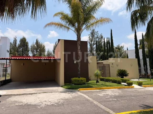 Casa con alberca, de un piso