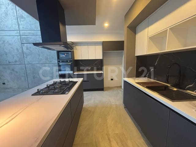 Venta de Casa en Residencial Vía Cumbres