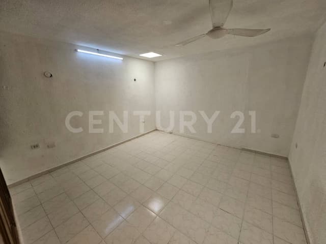 Casa en venta de 2 niveles y 4 habitaciones en Mérida, Yucatán.