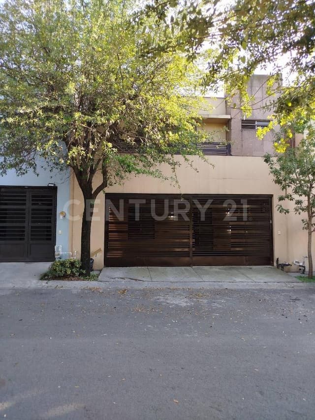 CASA EN VENTA EN COL. PASEO DE CUMBRES EN MONTERREY