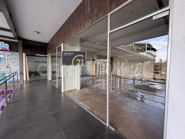 LOCAL COMERCIAL EN RENTA | CALZADA DEL VALLE | SAN PEDRO GARZA GARCIA, NL