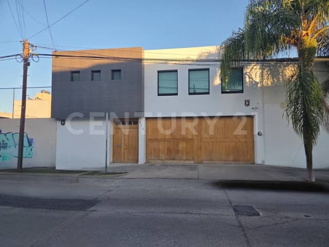 Casa en Renta Col. Las Águilas