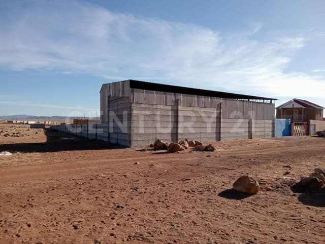 Terreno con corrales para manejo de ganado, equipado
