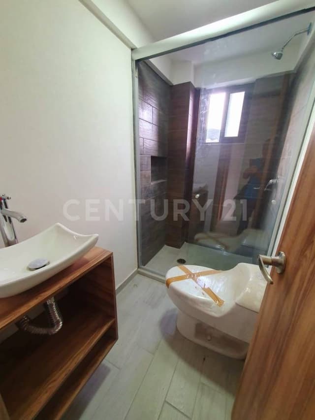 Frente a Mercado Gabriel Hernández