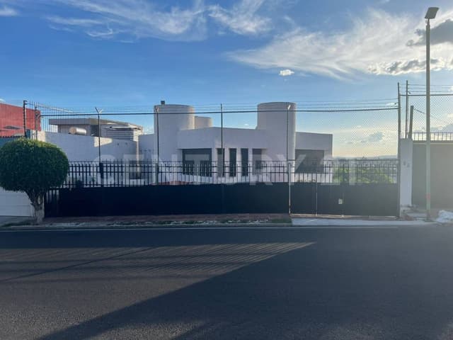 Venta de Casa en Loma Dorada