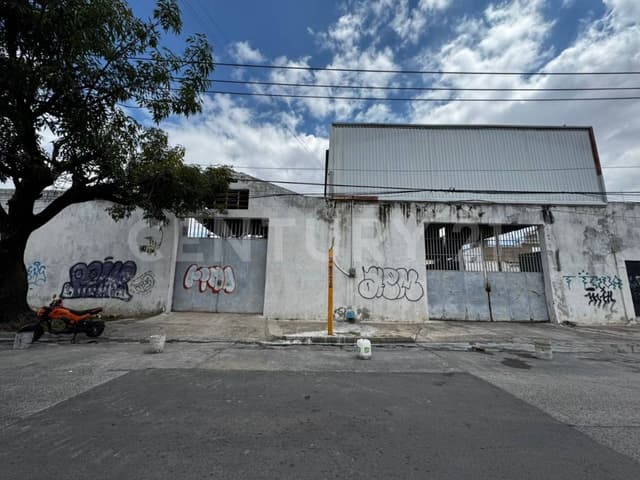 Terreno En Renta En Jardines Del Rosario, Guadalajara.
