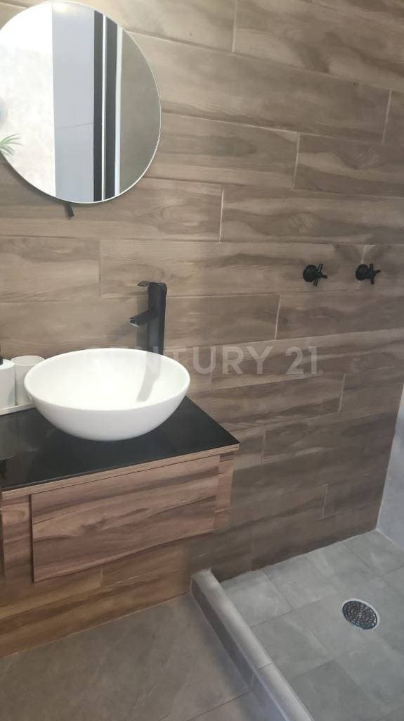 VENTA DE CASA HABITACIÓN-