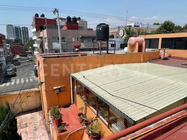 18 metros de frente a pie de Calle, a 1 cuadra de Barranca del Muerto y Prepa 8