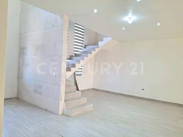 SE VENDE CASA DE 4 RECAMARAS EN LOMAS DE LOURDES SALTILLO