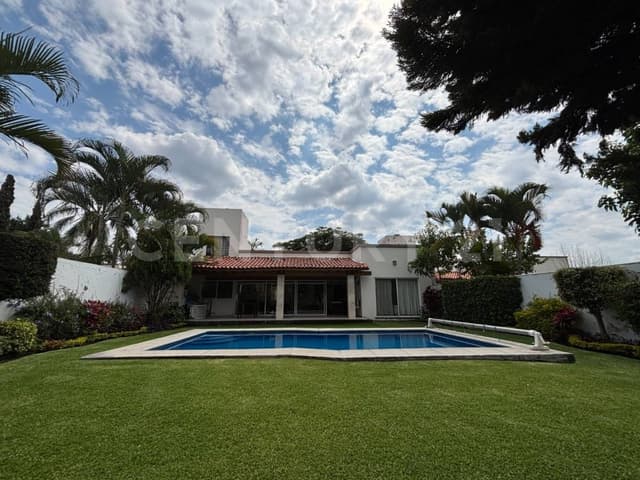 CASA DE UNA SOLA PLANTA EN FRACCIONAMIENTO TAMOANCHAN JIUTEPEC, MORELOS