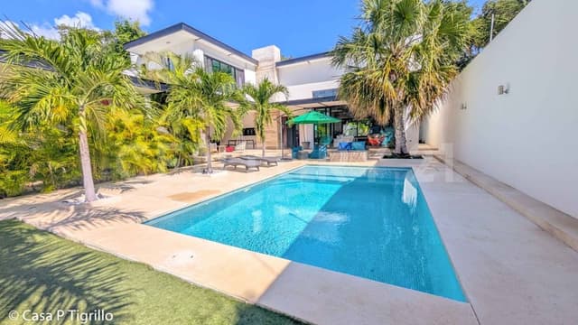 Vive en Grande: Casa Moderna con Terrenoy Alberca Privada P4496 Playa Del Carmen