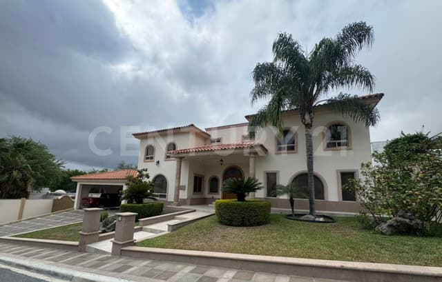 Hermosa residencia ubicada en Portal del Huajuco