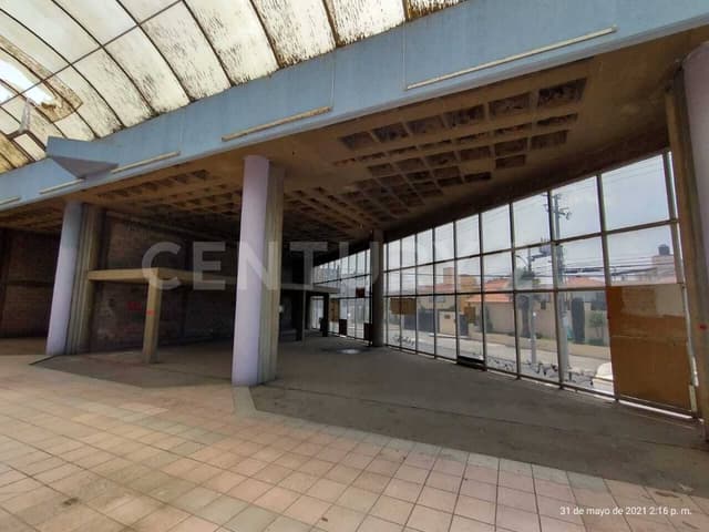 Locales comerciales en plaza de Metepec, Estado de México