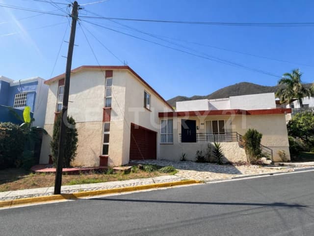 Casa en Venta en Colonia Satélite, Sur de Monterrey