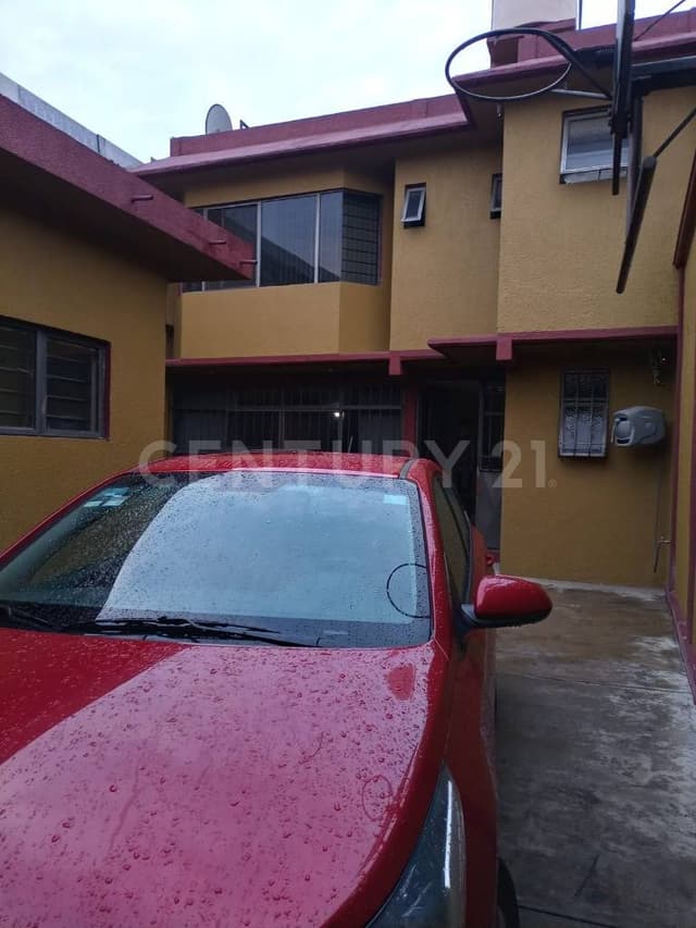 Casa Sola a 700 metros del cruce de Av Lago de Guadalupe y Carr Chamapa la Venta