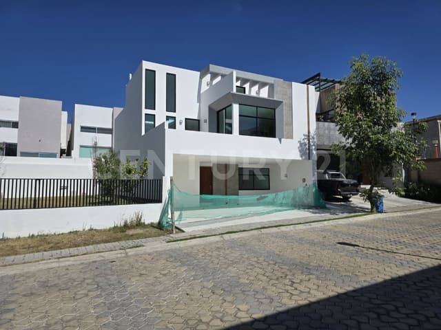 VENTA DE AMPLIA CASA DE 5 RECÁMARAS PARQUE NAYARIT,LOMAS DE ANGELÓPOLIS CASCATTA