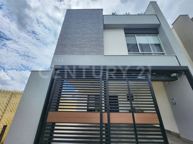 CASA EN VENTA EN APODACA, NL (FRACCIONAMIENTO PRIVADO)