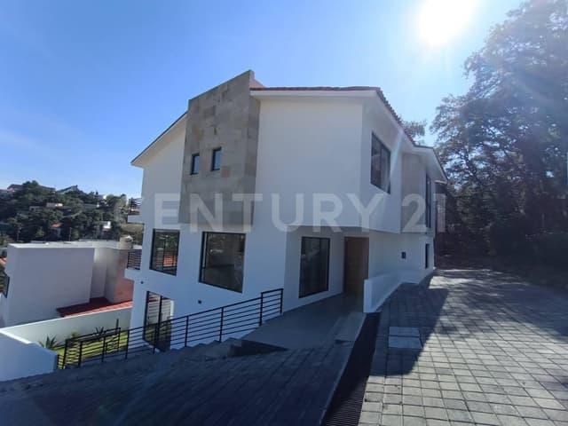 CASA EN RENTA CONDADO DE SAYAVEDRA