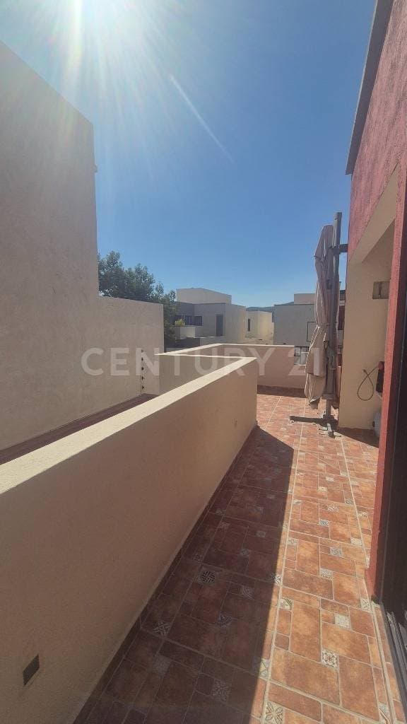 Vive la Exclusividad: Casa en Clúster con Golf