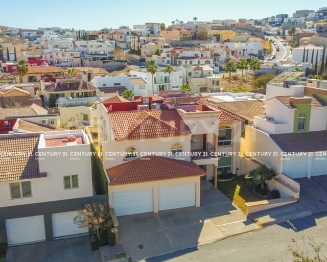 CASA EN VENTA EN FRACCIONAMIENTO RINCON DE LAS LOMAS CHIHUAHUA, CHIH.