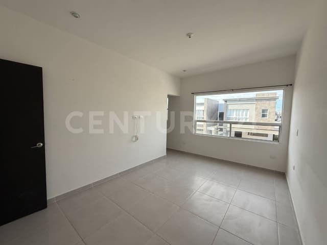 Casa en esquina con excedente en Misión de los Ángeles, Apodaca, Nuevo León