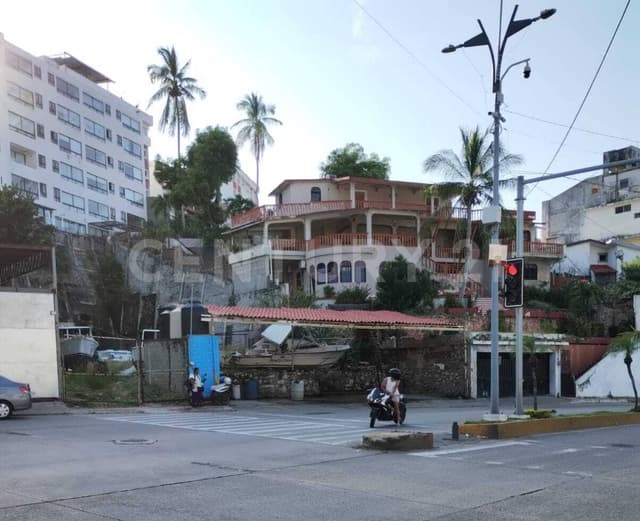 TERRENO EN RENTA EN FRACC. LAS PLAYAS, ACAPULCO, GRO.