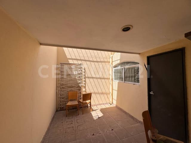 CASA EN PASEO DEL RIO