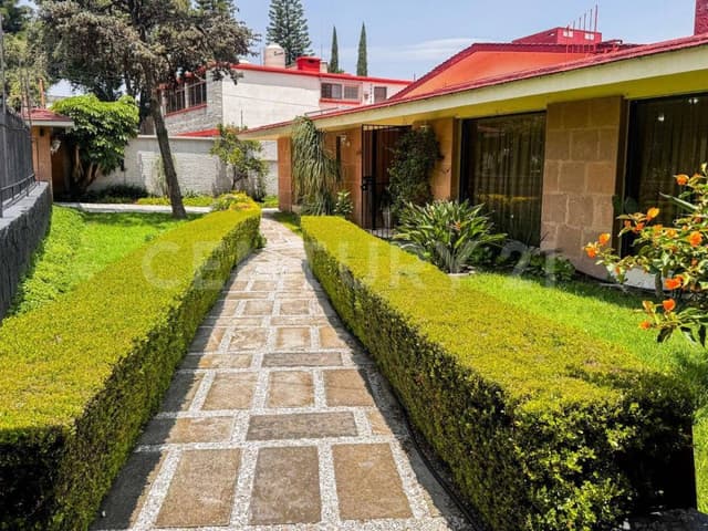 Casa en Venta en Ciudad Satélite, Naucalpan, Estado de México.
