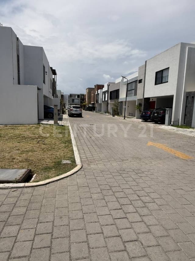 VENTA DE TERRENO EN PUEBLA, FRACCIONAMIENTO MOROVIA EN SAN ANDRES CHOLULA