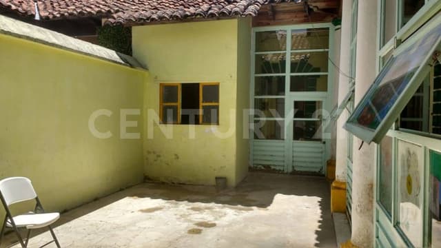 CASA EN VENTA CON LOCALES, COLONIA CENTRO, SAN CRISTOBAL DE LAS CASAS