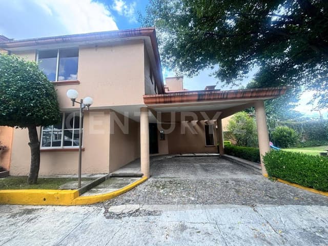 Venta de casa en Privada San Cristóbal La Calera Exclusiva ubicación