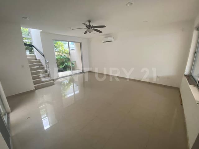 Venta casa Aqua Residencial Cancun recamara en primer nivel SVM2425
