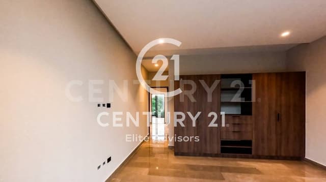 Venta moderna casa en Lagos del Sol Cancun Q. Roo YP0624