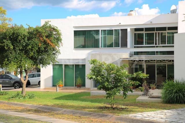 ¡OPORTUNIDAD IMPERDIBLE! Moderna Residencia en Venta - Colinas de Santa Anita