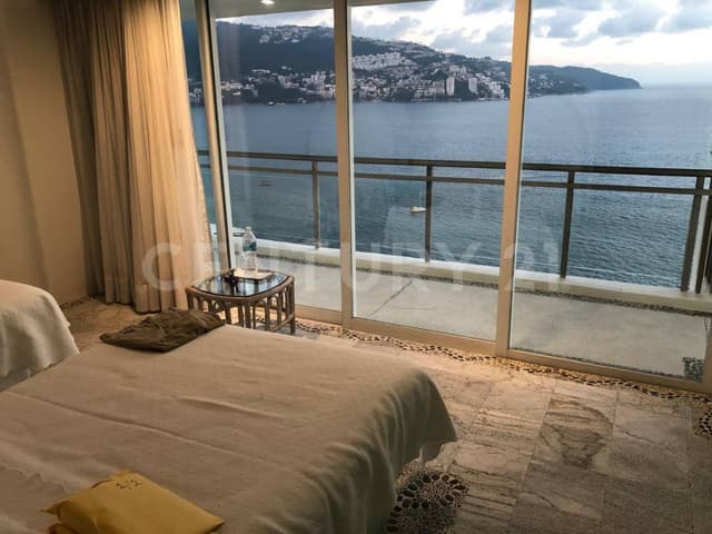 Venta de departamento sobre playa en la Bahía de Acapulco