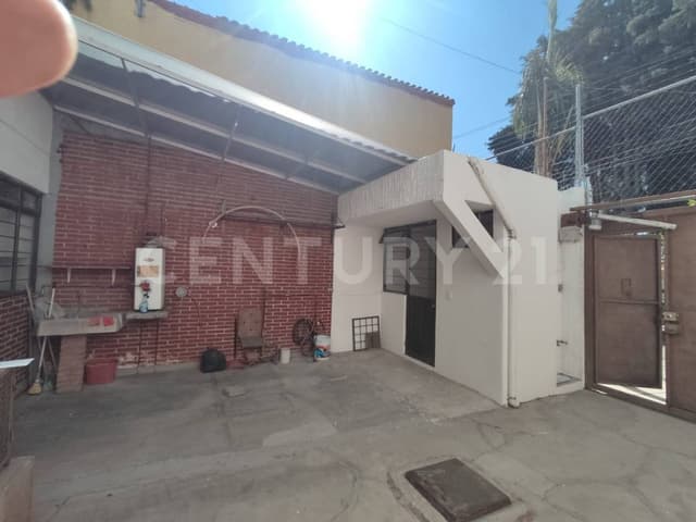 Venta de Casa en Puebla, 4 Habitaciones en Plazas Amalucan con Jardín interior.