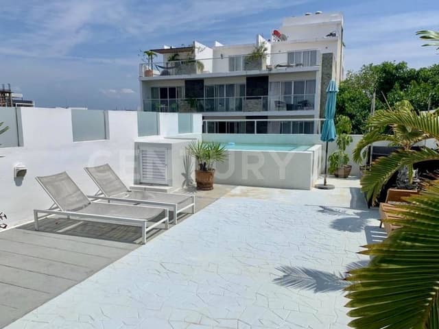 Se vende amplio Penthouse de 2 hab a pasos de 5ta Av y calle 38 Playa Del Carmen