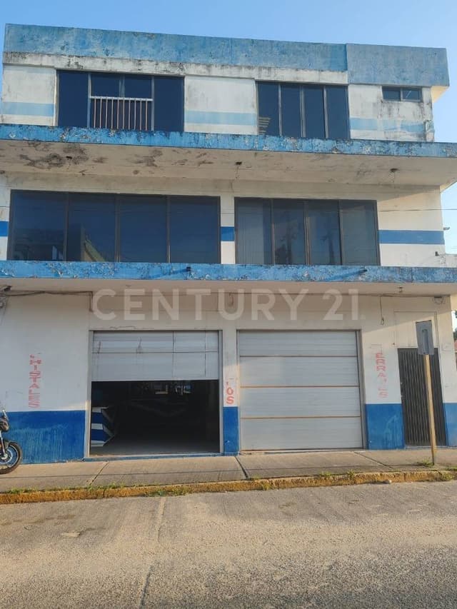 LOCAL COMERCIAL EN VENTA con excelente ubicación, colonia centro.